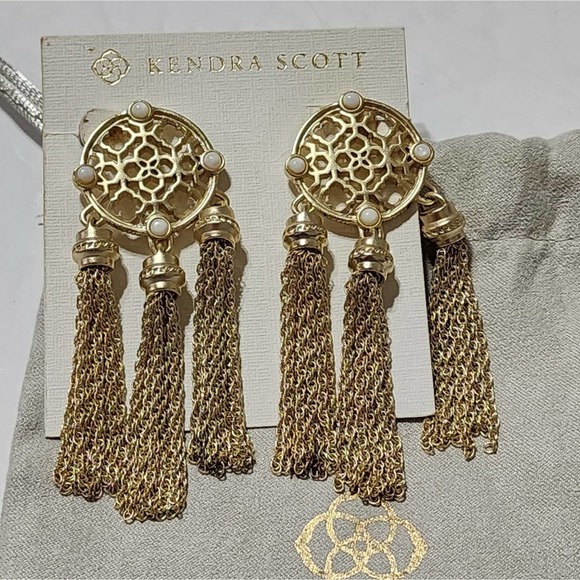 KENDRA SCOTT Adams Gold statement Earrings in White Pearl - Picture 5 of 8